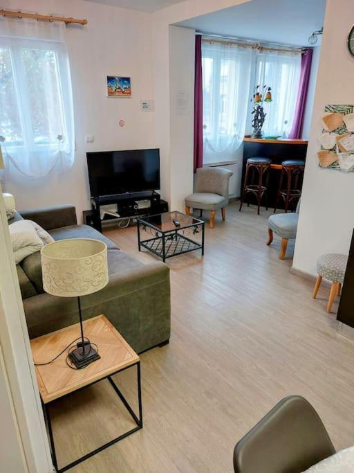 Gite 65 M2 200 M Gare T-G-V 400 M Centre-Ville Grand Parking 250 Places Gratuit Face Au Logement Arras Exterior foto